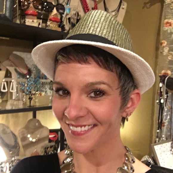 Meet your Posher, Ashley - Picture 1 of 1